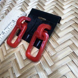 VINTAGE RETRO MOD PLASTIC Pierced Molded Red Chain Link Look EARRINGS EUC